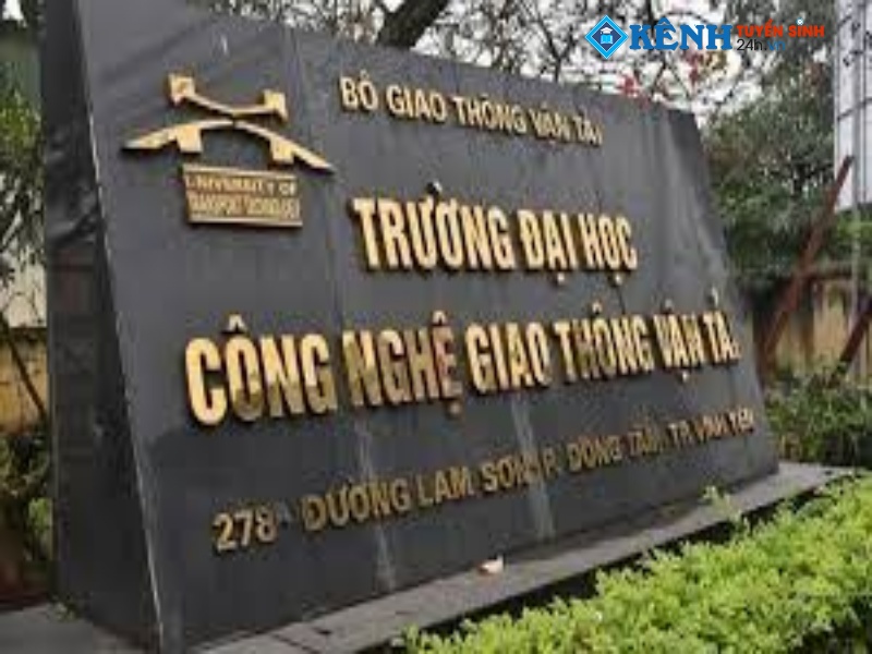“Ngày Hội Tư Vấn Tuyển Sinh" Tại Đại Học Công Nghệ Giao Thông Vận Tải